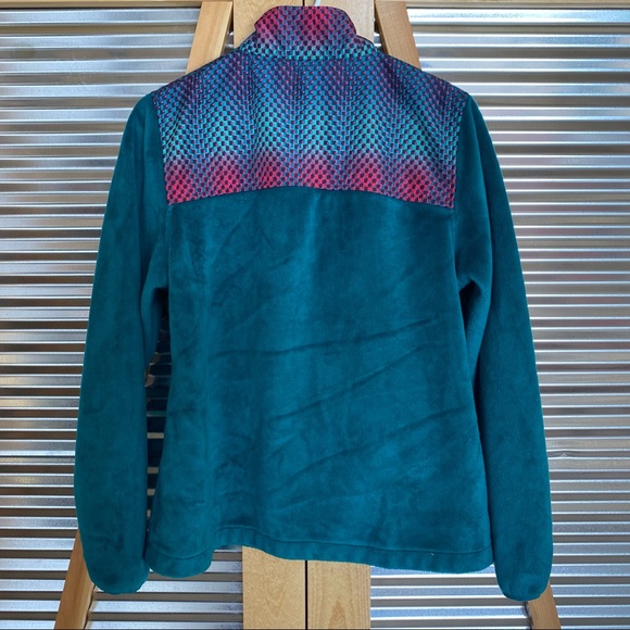 Awesome turquoise FILA sweatshirt that’s super cozy. - Picture 2 of 4